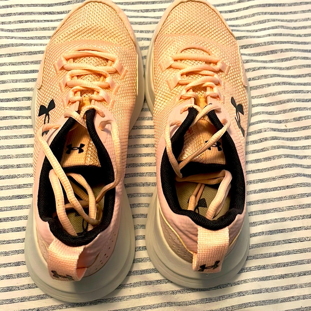 EUC Under Armour Tennis Shoes